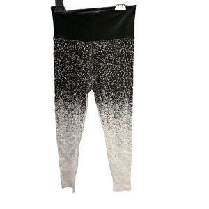 ATHLETA Black & White FLURRY BASE LAYER OMBRE TIGHT Ribbed High-Rise Leggings XS